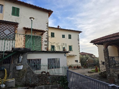 Foto Appartamento a Reggello di 100 m² con 5 locali in vendita