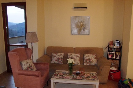Foto Appartamento a Londa Centro di 84 m² con 4 locali in vendita