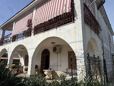 Foto Villa unifamiliare a Taranto Talsano - San Donato di 365 m² in vendita