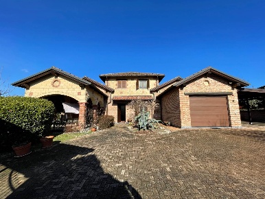 Foto Casa indipendente in STRADA AVALLANO 2F, Ozzano Monferrato di 235 m²