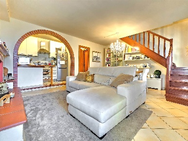 Foto Case semi ndipendenti a Camaiore Camaiore Paese di 85 m² con 9 locali