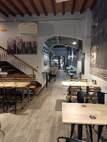 Foto Negozio in Via San Giacomo 48, Modena Centro Storico di 97 m²