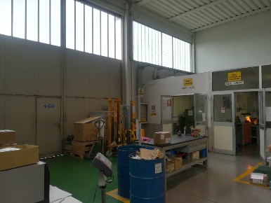 Foto Capannone industriale a Collesalvetti La Chiusa di 300 m² con 2 locali