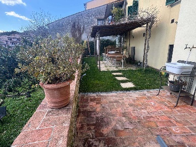 Foto Appartamento a Scansano Centro di 104 m² con 6 locali in vendita