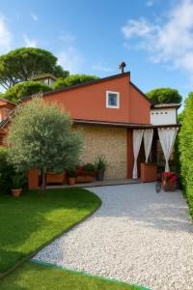 Foto Villa bifamiliare a Camaiore Lido di Camaiore di 150 m² con 6 locali