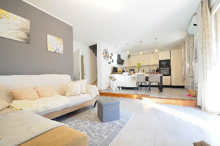 Foto Villa a schiera a Campiglia Marittima di 200 m² con 9 locali