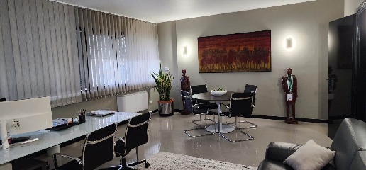 Foto Ufficio in viale castracani, Lucca San Vito di 120 m² con 4 locali
