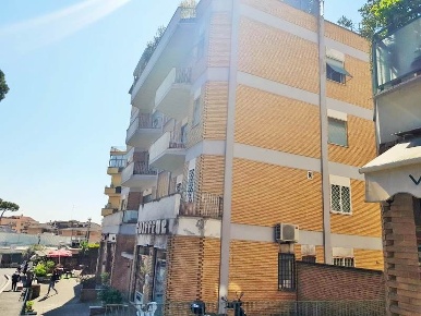 Foto Appartamento in VIA DI GROTTAROSSA 48, Roma Tomba di Nerone di 70 m²