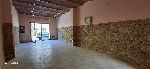 Foto Locale commerciale a Collesalvetti Centro di 70 m² con 1 locali