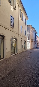 Foto Negozio in VIA TENSINI 5 A, Crema Centro Storico di 50 m² con 2 locali