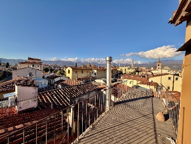 Foto Appartamento a Pistoia Centro Storico di 105 m² con 5 locali