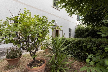 Foto Casa indipendente in via XXV APRILE, Campi Bisenzio Centro di 283 m²