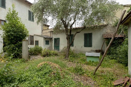 Foto Casa indipendente in via XXV APRILE, Campi Bisenzio Centro di 283 m²