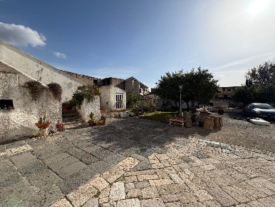 Foto Appartamento a Capua Sant'angelo In Formis di 788 m² con 15 locali