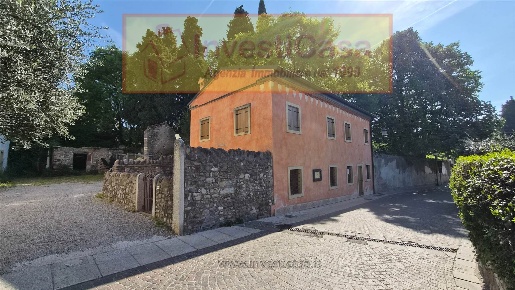 Foto Ristorante a Lazise Colà di 146 m² con 4 locali in vendita