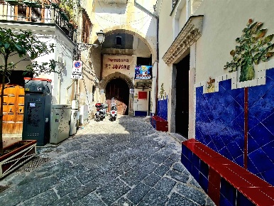 Foto Appartamento in Via Mercanti  76, Salerno di 80 m² con 3 locali