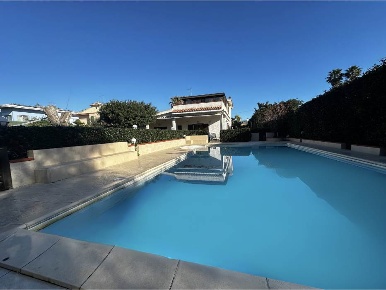 Foto Villa unifamiliare in Via del Pellicano  15, Siracusa di 300 m²