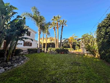 Foto Villa unifamiliare in Via del Pellicano  15, Siracusa di 300 m²