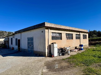 Foto Rustico in C.DA FAVARELLA-BIFARIA, San Cataldo di 200 m² con 5 locali