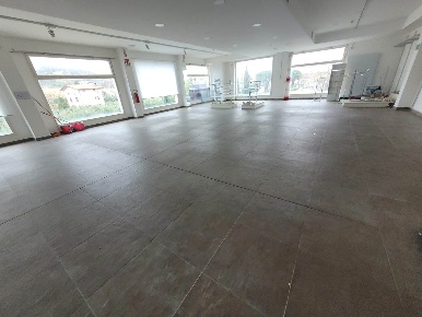 Foto Locale commerciale a Santo Stefano di Magra di 1000 m² in affitto