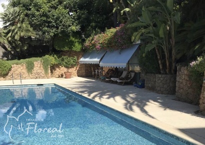 Foto Villa unifamiliare a Bordighera Centro di 200 m² con 6 locali