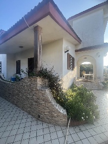 Foto Villa unifamiliare in viale degli eucalipti, Castel Volturno di 160 m²