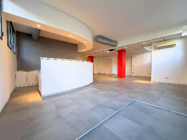 Foto Laboratorio in via montello 14, Brugherio Centro di 257 m² in vendita