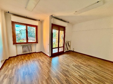 Foto Ufficio a Pistoia Capostrada di 143 m² con 4 locali in affitto