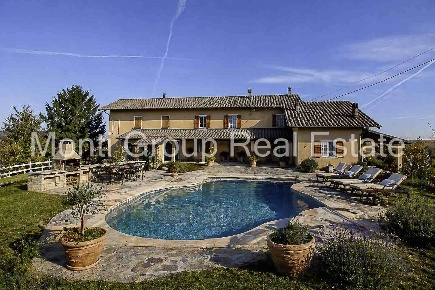 Foto Rustico a Quaranti di 452 m² con 11 locali in vendita