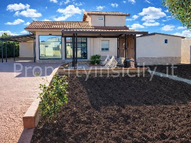 Foto Villa unifamiliare a Siracusa Plemmirio di 124 m² con 6 locali