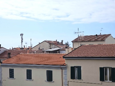 Foto Appartamento a Cecina Cecina Centro di 80 m² con 3 locali in vendita