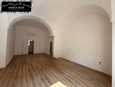 Foto Negozio a Ostuni Via Ludovico, Corso Umberto I, Vittorio Emanuele