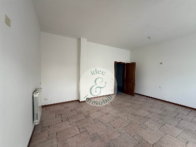 Foto Negozio in via Gramsci 11, Sesto Fiorentino Sesto Città di 45 m²