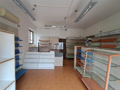 Foto Locale commerciale a Poggibonsi di 41 m² con 1 locali in affitto