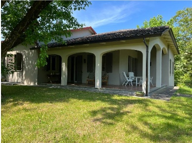 Foto Case semi ndipendenti a Sala Baganza di 280 m² con 4 locali in vendita