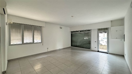 Foto Negozio a Chioggia di 43 m² con 2 locali in affitto