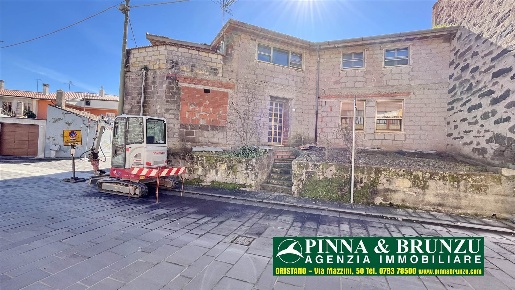 Foto Villa a schiera in Via vittorio emanuele  8, Norbello Centro di 182 m²