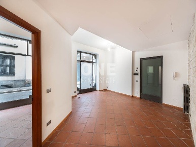 Foto Negozio in Via Volta 6, Monza San Biagio di 85 m² con 2 locali