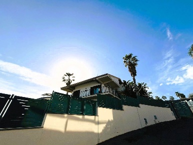 Foto Appartamento in Via dei Ciclopi, Aci Catena di 70 m² con 2 locali