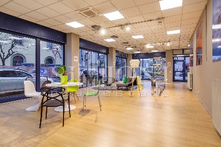 Foto Negozio a Varese Centro di 240 m² con 2 locali in vendita