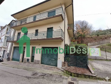Foto Appartamento a Picerno Centro di 140 m² con 7 locali in vendita