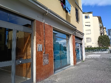 Foto Negozio a Scandicci Casellina di 120 m² con 6 locali in vendita