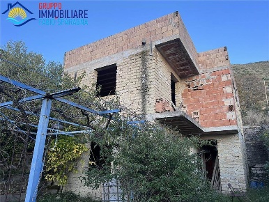 Foto Villa unifamiliare in S.S. 7 quater Domiziana km 13+500  19, di 200 m²