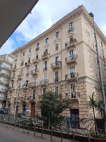 Foto Appartamento a Salerno Centro di 100 m² con 3 locali in vendita