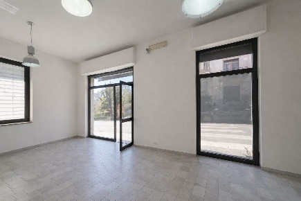 Foto Negozio a San Pietro Clarenza di 64 m² con 2 locali in vendita