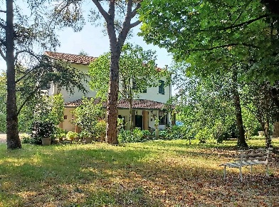 Foto Casa indipendente a Lugo di 265 m² con 10 locali in vendita