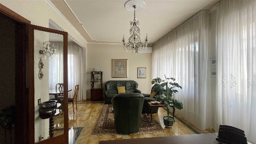 Foto Appartamento a Prato Pietà di 150 m² con 5 locali in vendita