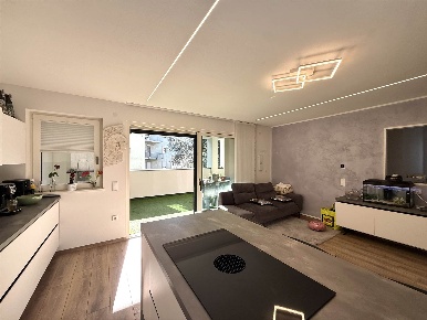 Foto Appartamento in Via Goethe, Laives Centro di 94 m² con 4 locali
