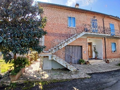 Foto Case semi ndipendenti a Torrita di Siena Centro di 175 m² in vendita