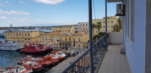 Foto Ufficio a Augusta Centro di 130 m² con 5 locali in affitto
